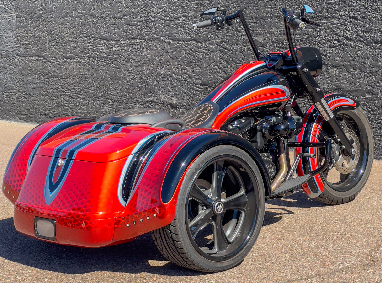 Harley-Davidson / Paul Yaffe 2022 Full Custom Freewheeler with Bagger Nation SRT Wide Performance Tire Kit & Matching Bushtec Trailer